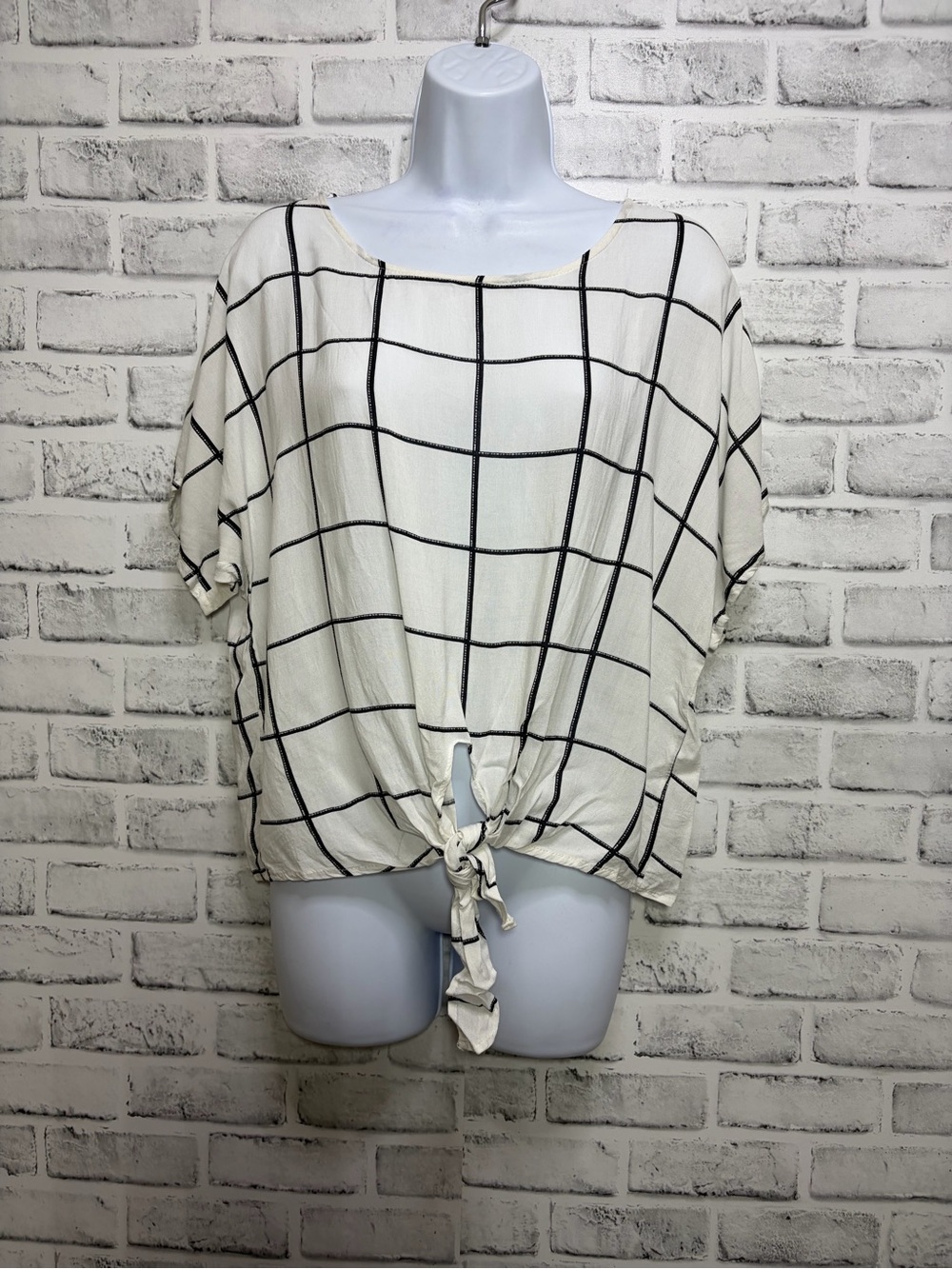 Herinbe Tu Black White Windowpane Tie-Front Top Medium